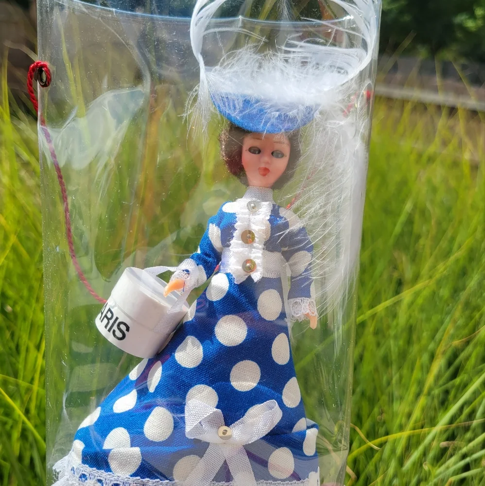 Vintage Paris Souvenir Doll ~ Mid-Century ~ Sweetly Chic!